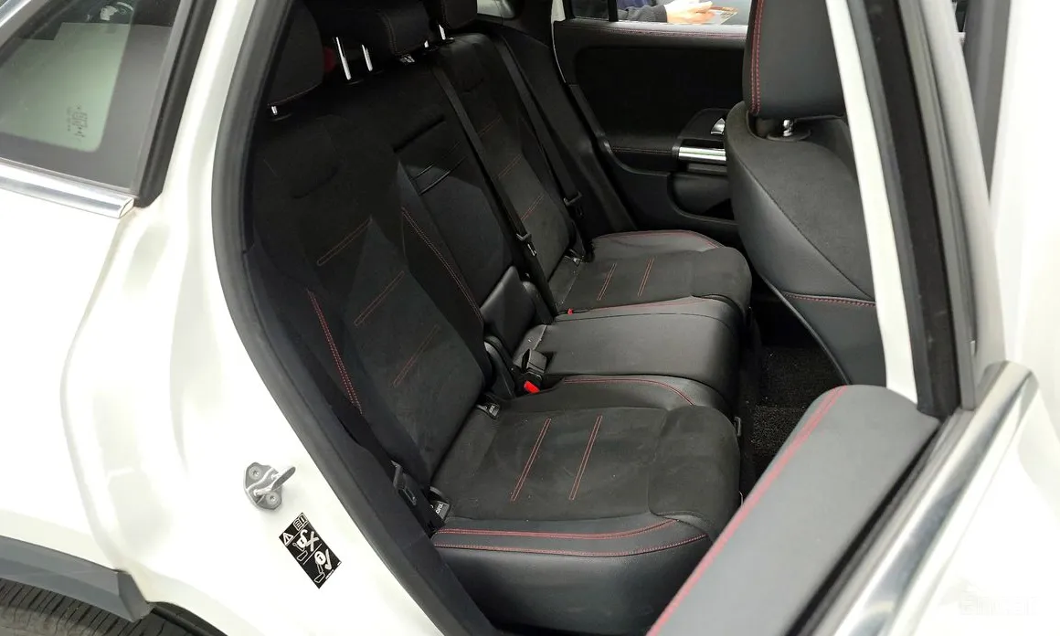 Фото 12 - Mercedes-Benz GLA-Class