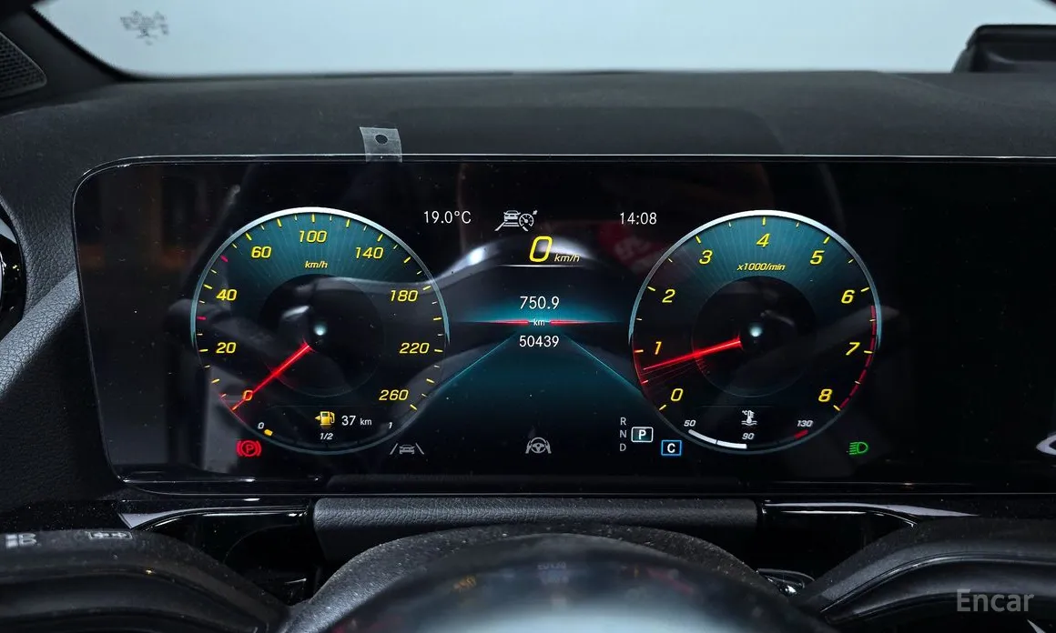 Фото 8 - Mercedes-Benz GLA-Class