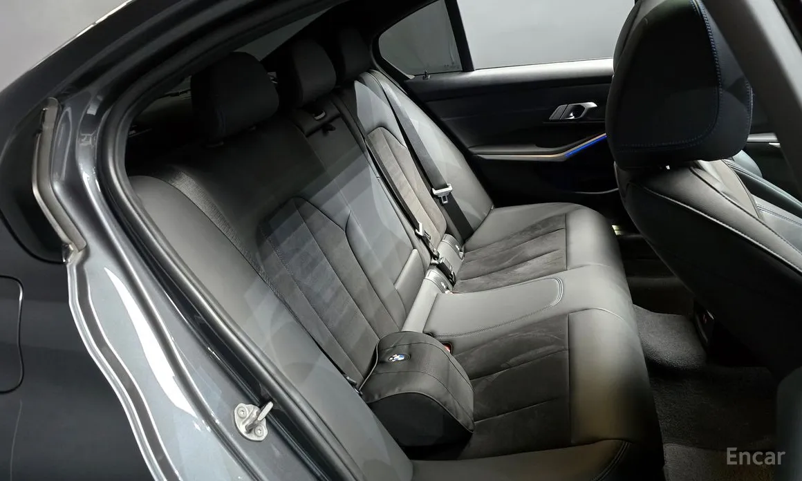 Photo 12 - BMW 3 Series