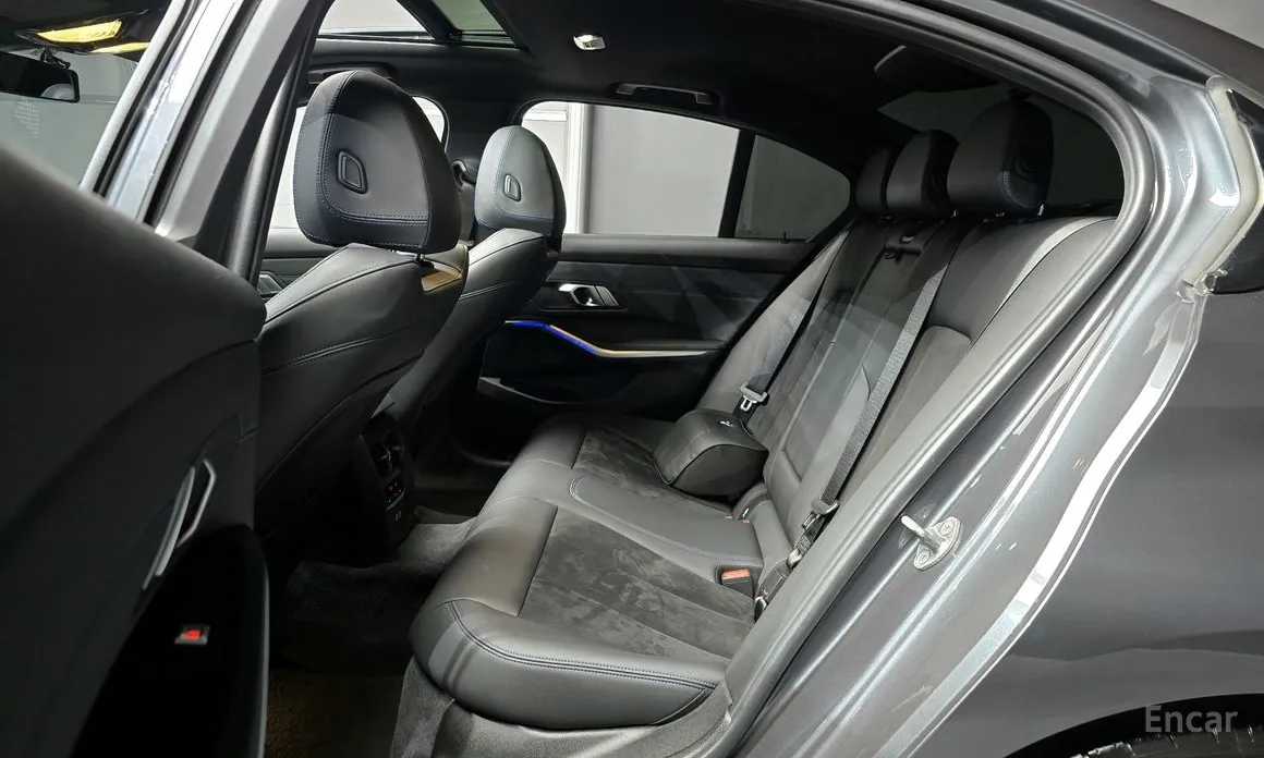 Photo 13 - BMW 3 Series