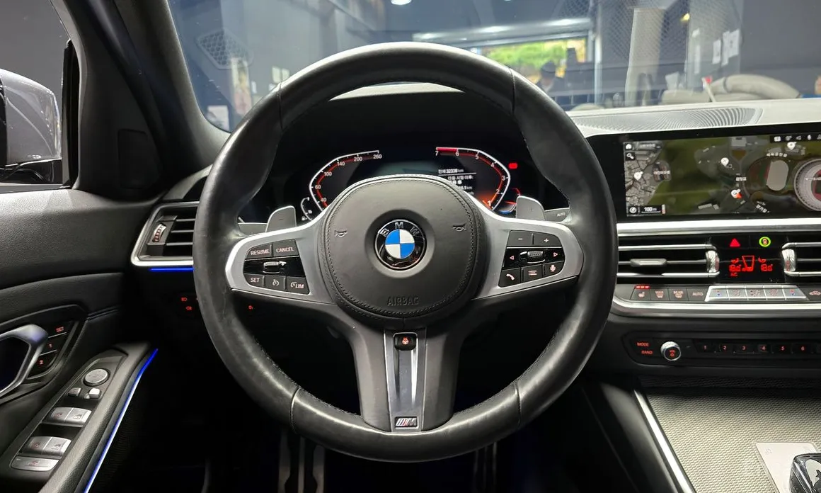 Photo 14 - BMW 3 Series