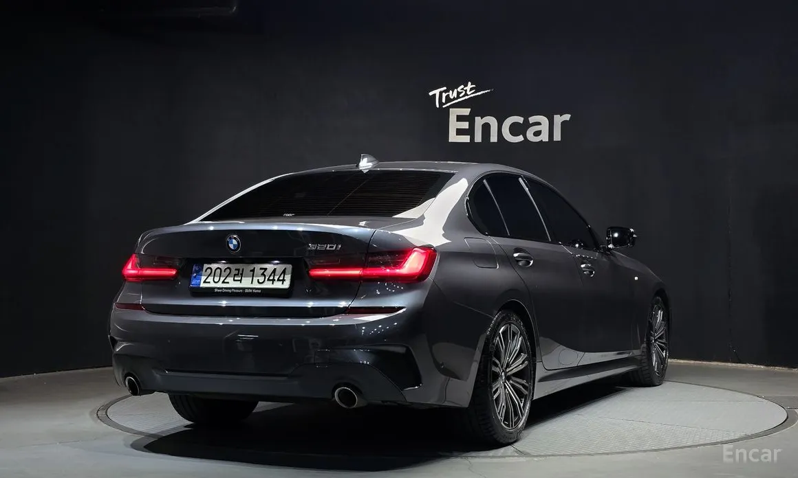 Photo 2 - BMW 3 Series