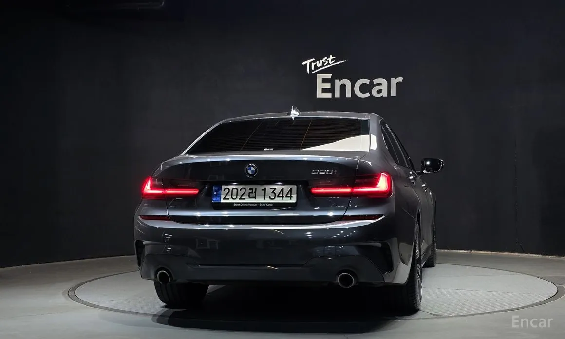 Photo 4 - BMW 3 Series