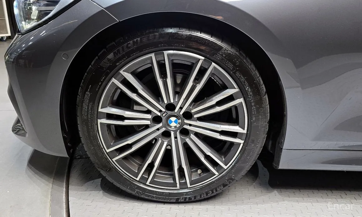 Photo 5 - BMW 3 Series