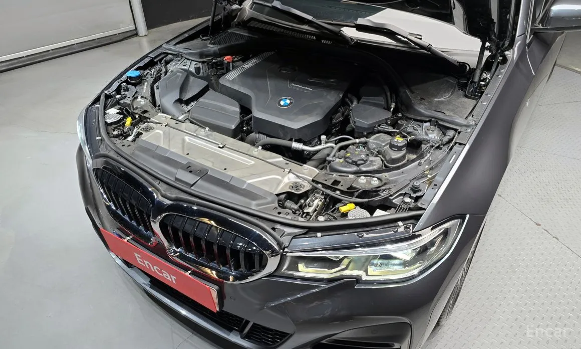 Photo 6 - BMW 3 Series