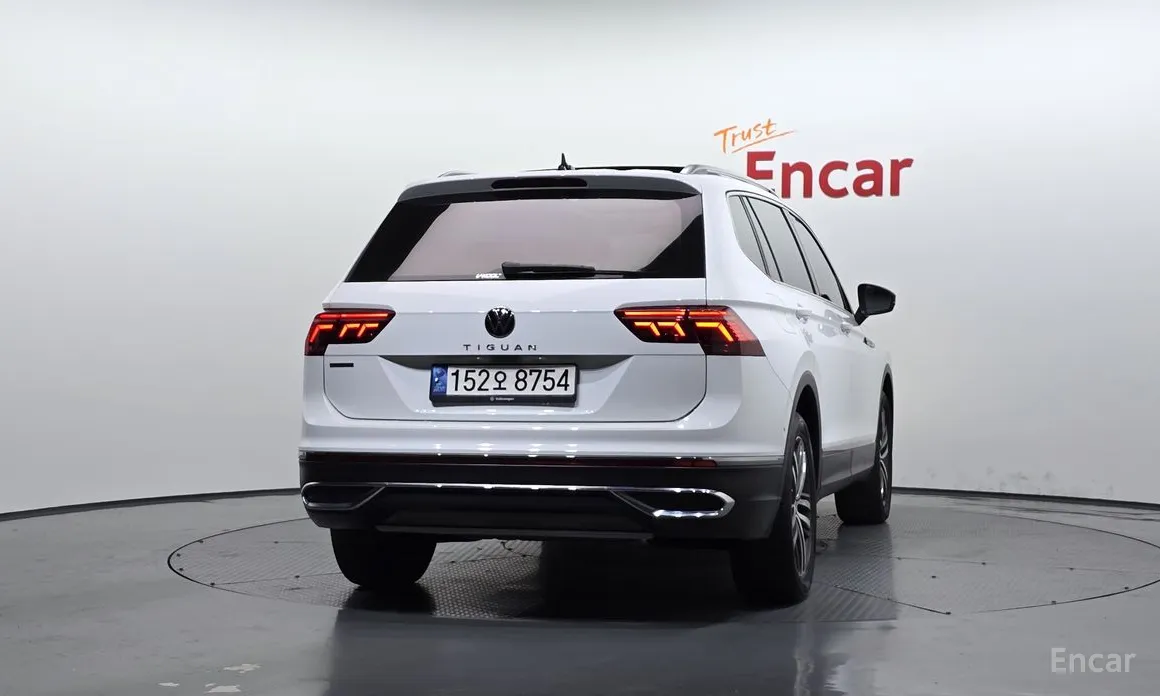 Фото 4 - Volkswagen Tiguan