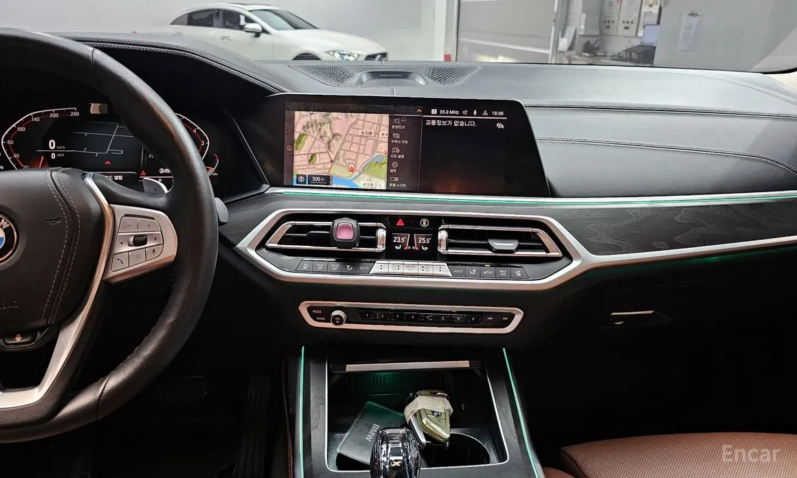 Фото 18 - BMW X7