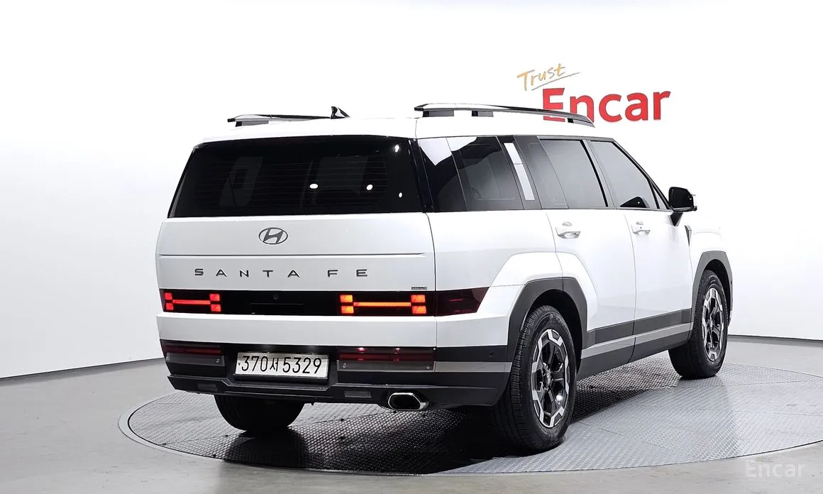 Фото 2 - Hyundai Santa Fe