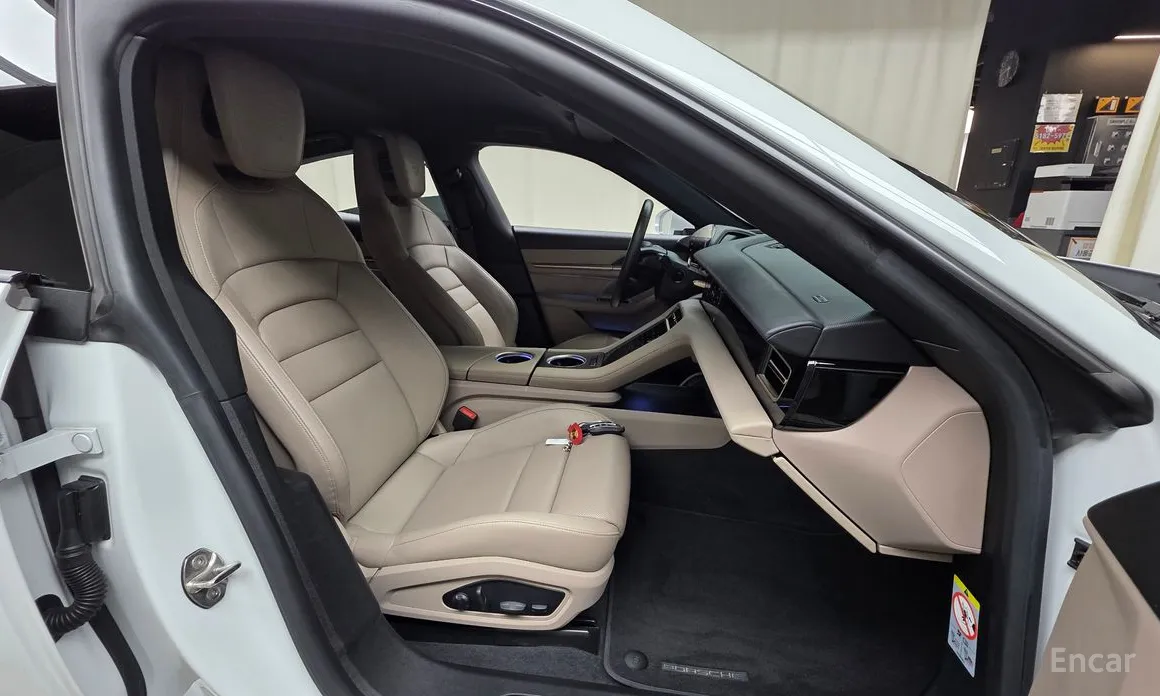 Фото 10 - Porsche Taycan