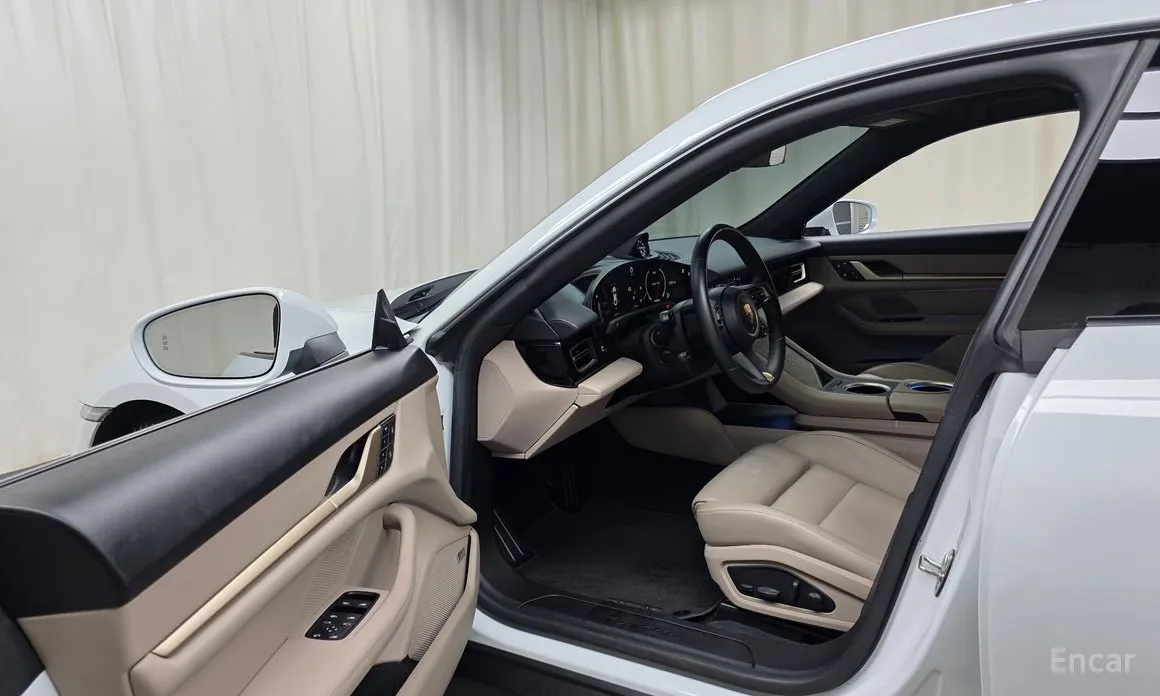 Фото 11 - Porsche Taycan