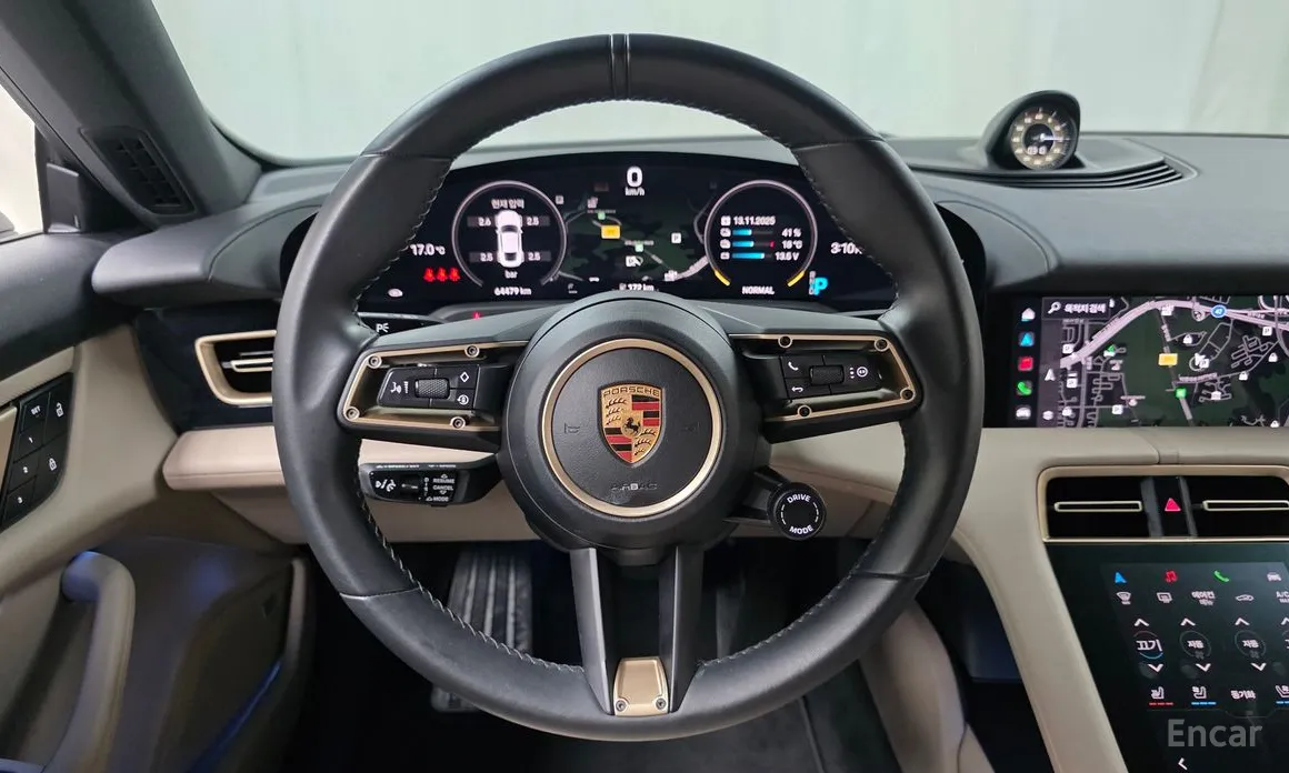 Фото 14 - Porsche Taycan