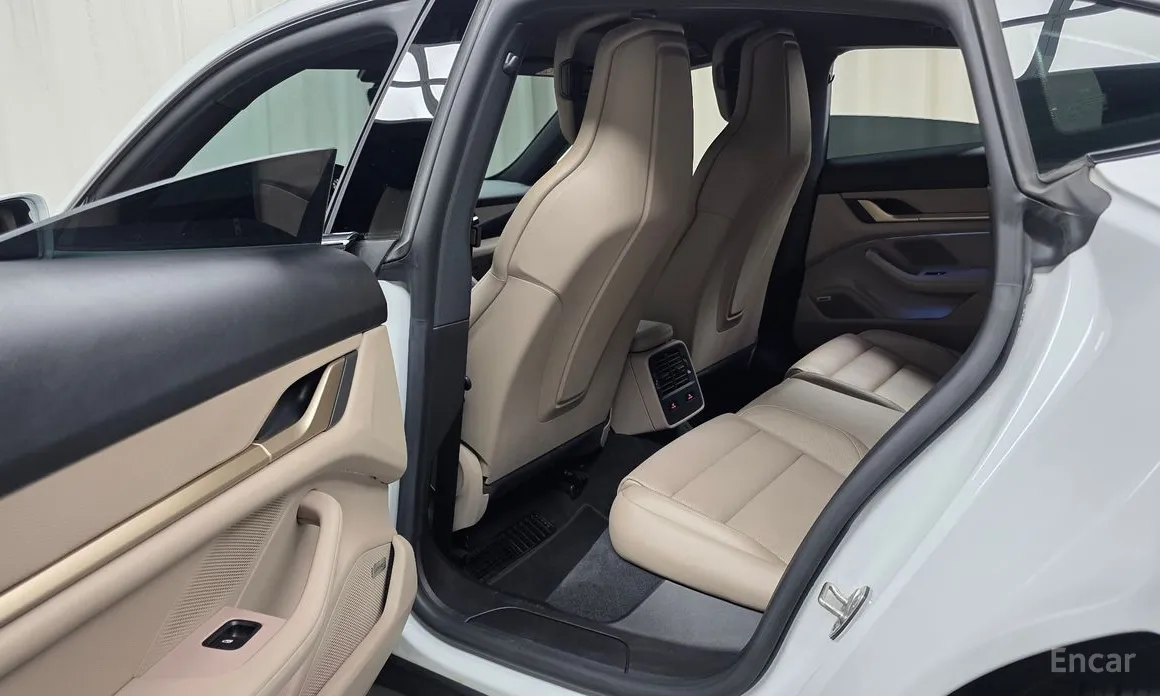 Фото 17 - Porsche Taycan