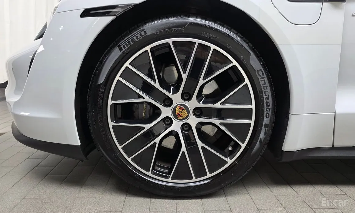 Фото 5 - Porsche Taycan