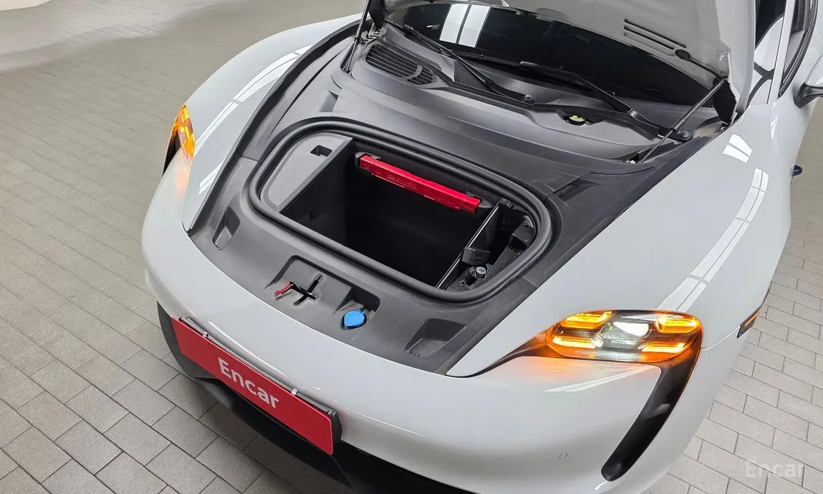 Фото 6 - Porsche Taycan