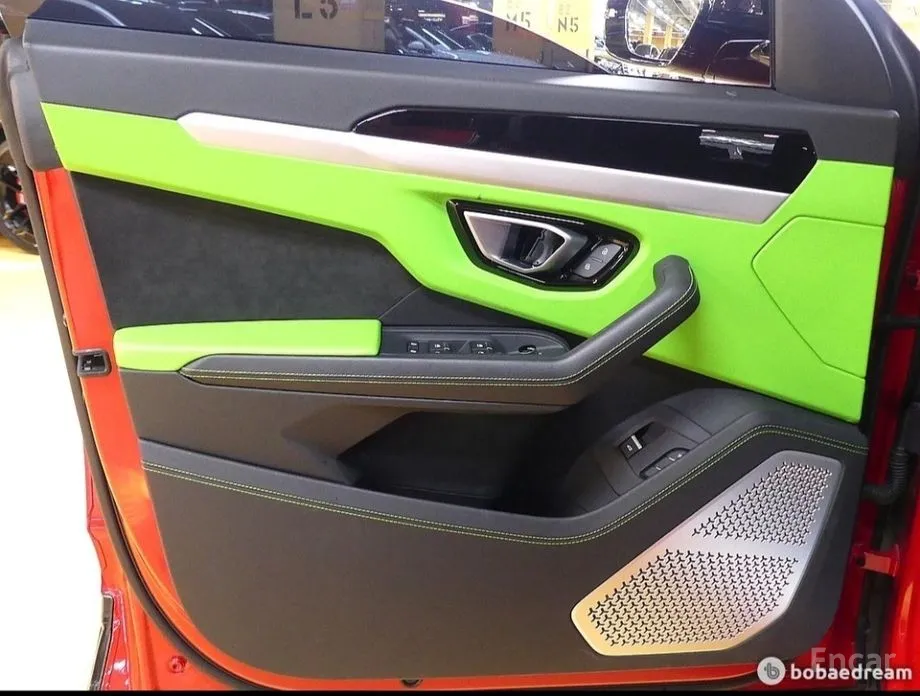 Фото 11 - Lamborghini Urus