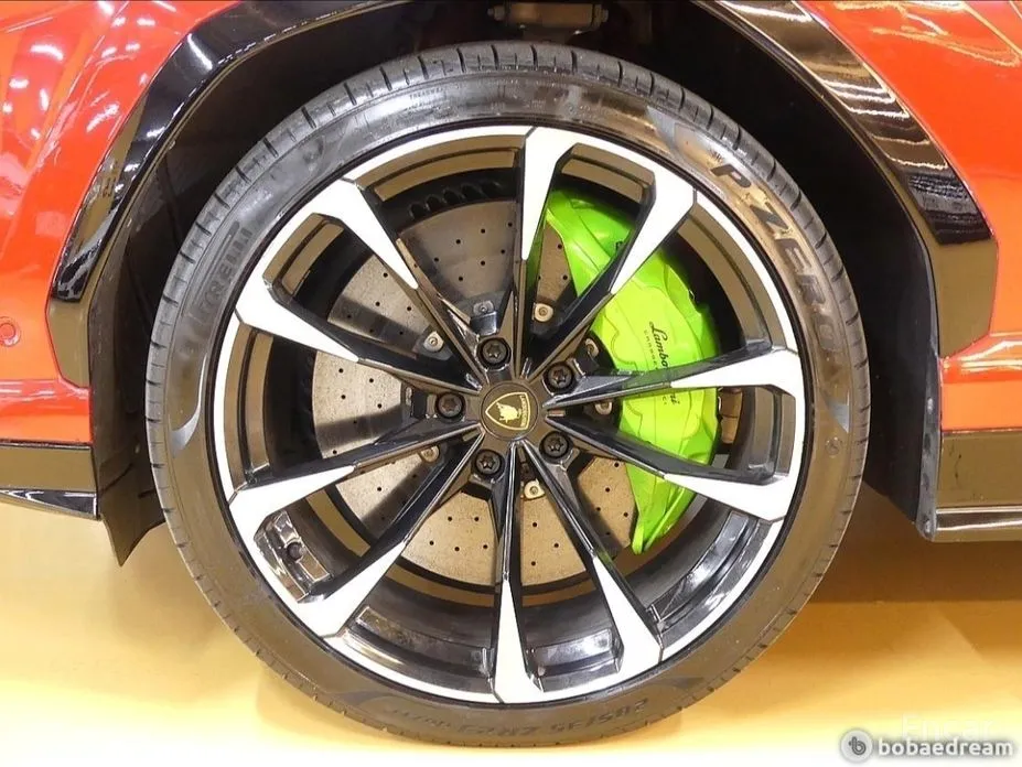 Фото 8 - Lamborghini Urus