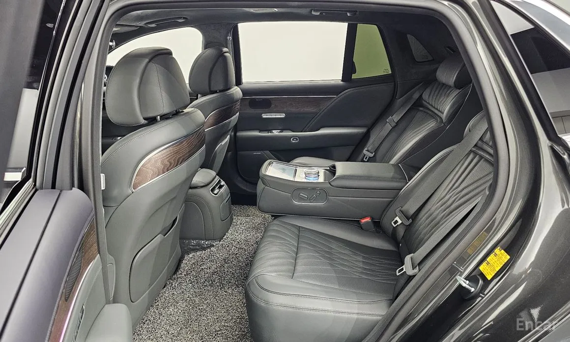 Фото 12 - Genesis G90