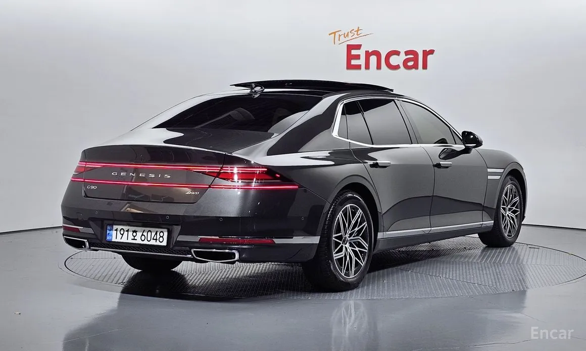 Фото 2 - Genesis G90