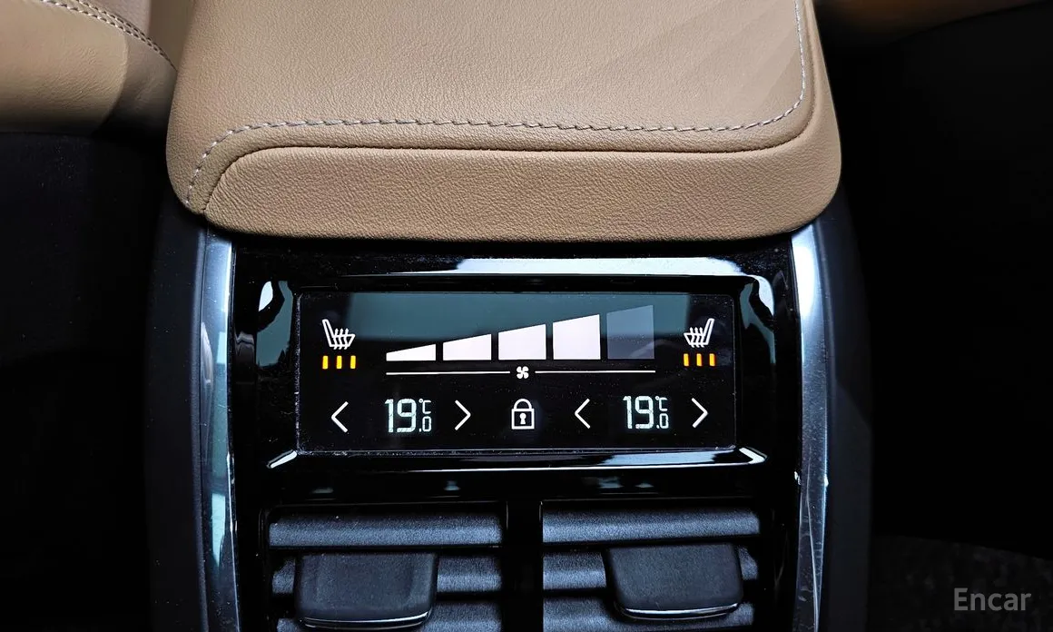 Фото 19 - Volvo XC60