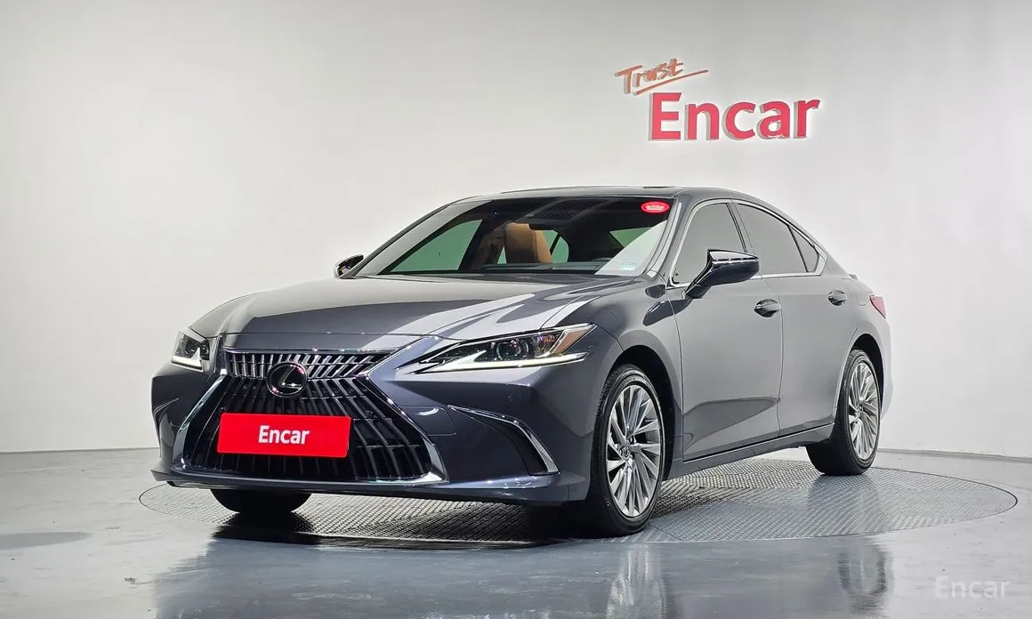 Фото 1 - Lexus ES