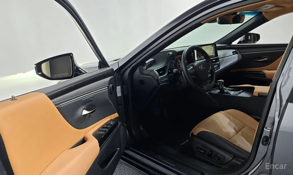 Фото 10 - Lexus ES