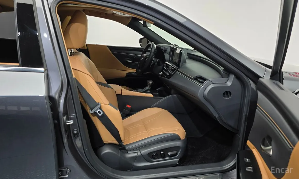 Фото 11 - Lexus ES