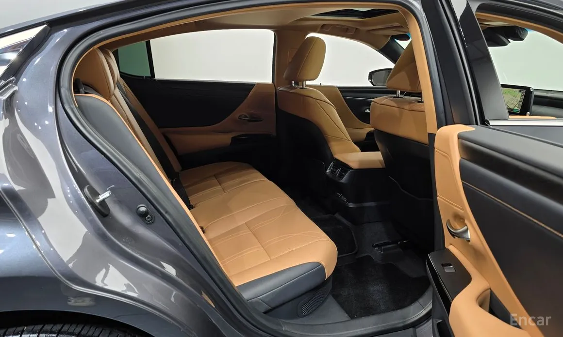 Фото 12 - Lexus ES