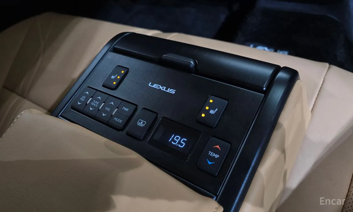 Фото 18 - Lexus ES