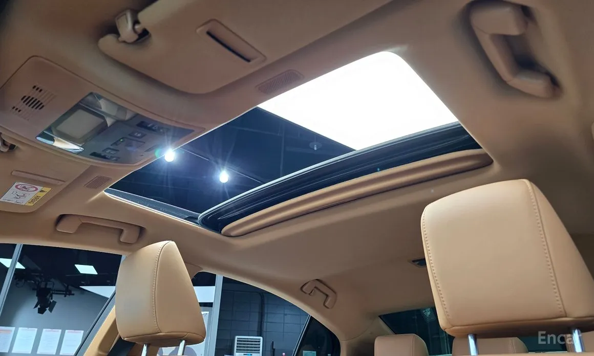 Фото 19 - Lexus ES