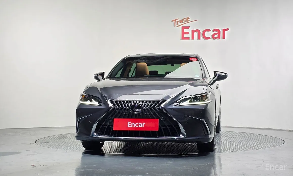 Фото 3 - Lexus ES