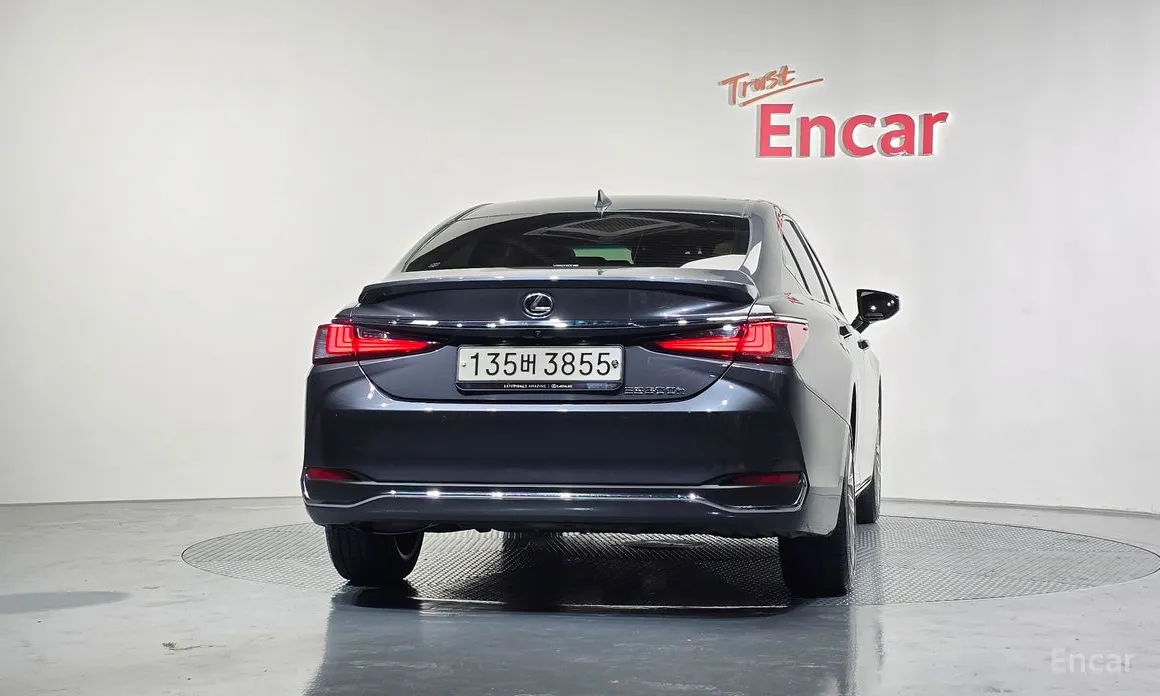 Фото 4 - Lexus ES