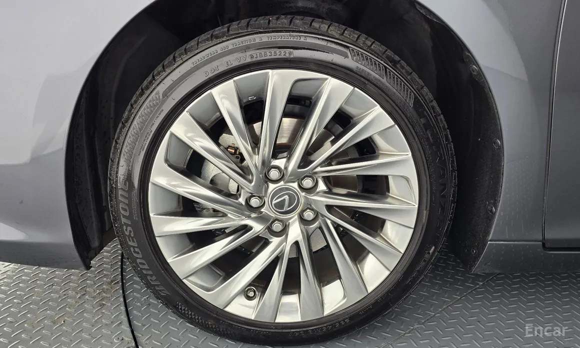 Фото 5 - Lexus ES