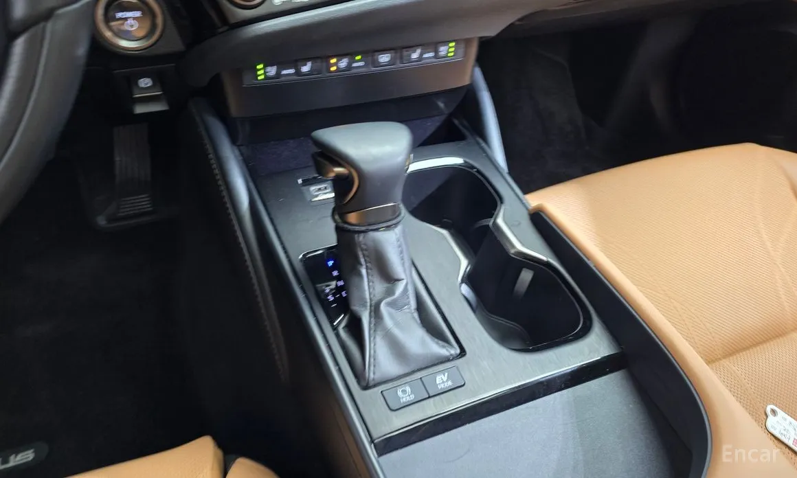 Фото 9 - Lexus ES