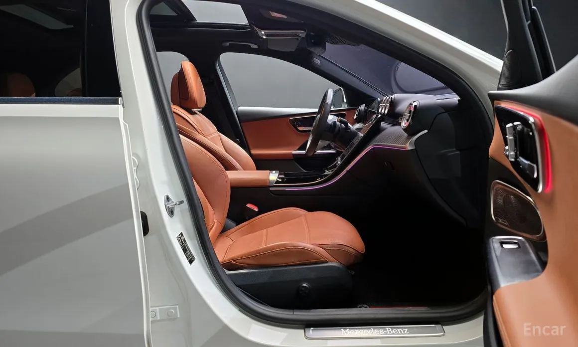 Photo 10 - Mercedes-Benz C-Class