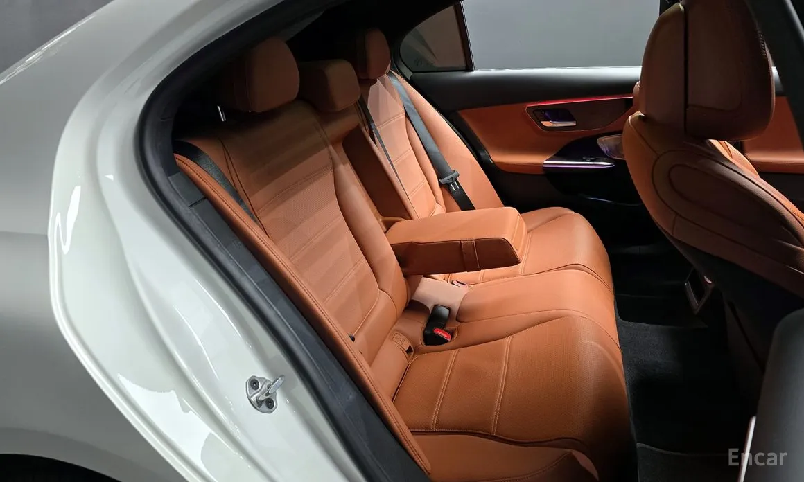 Photo 12 - Mercedes-Benz C-Class