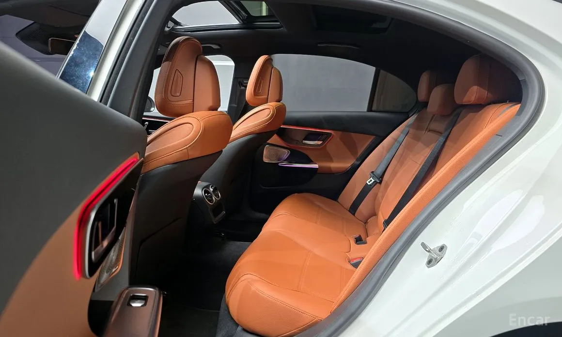 Photo 13 - Mercedes-Benz C-Class