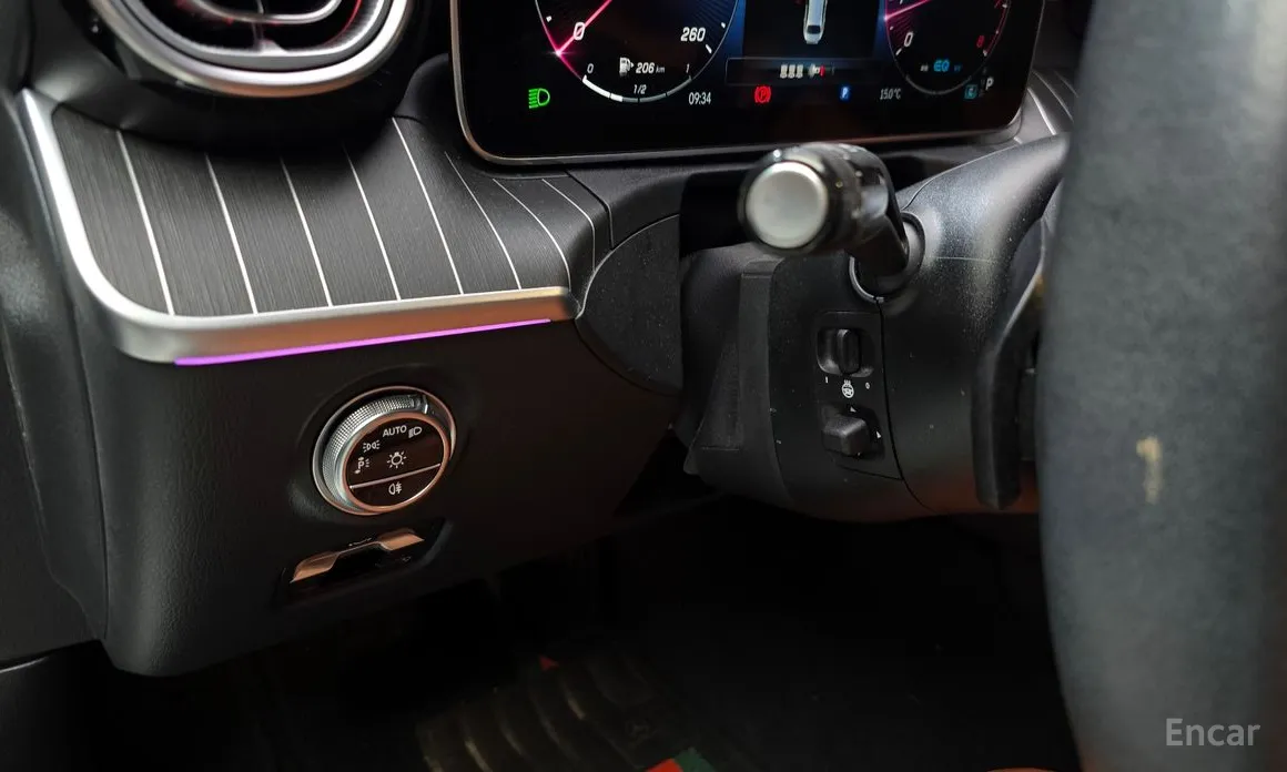 Photo 17 - Mercedes-Benz C-Class