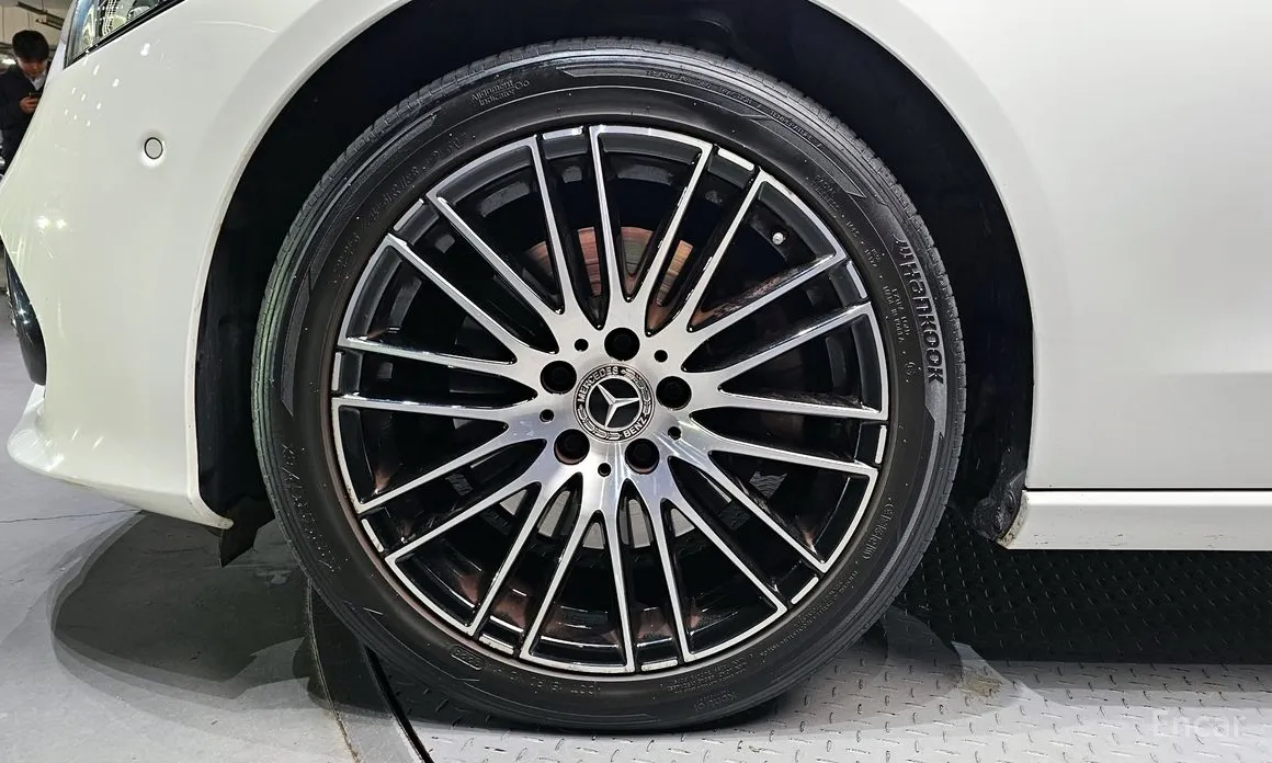 Photo 5 - Mercedes-Benz C-Class