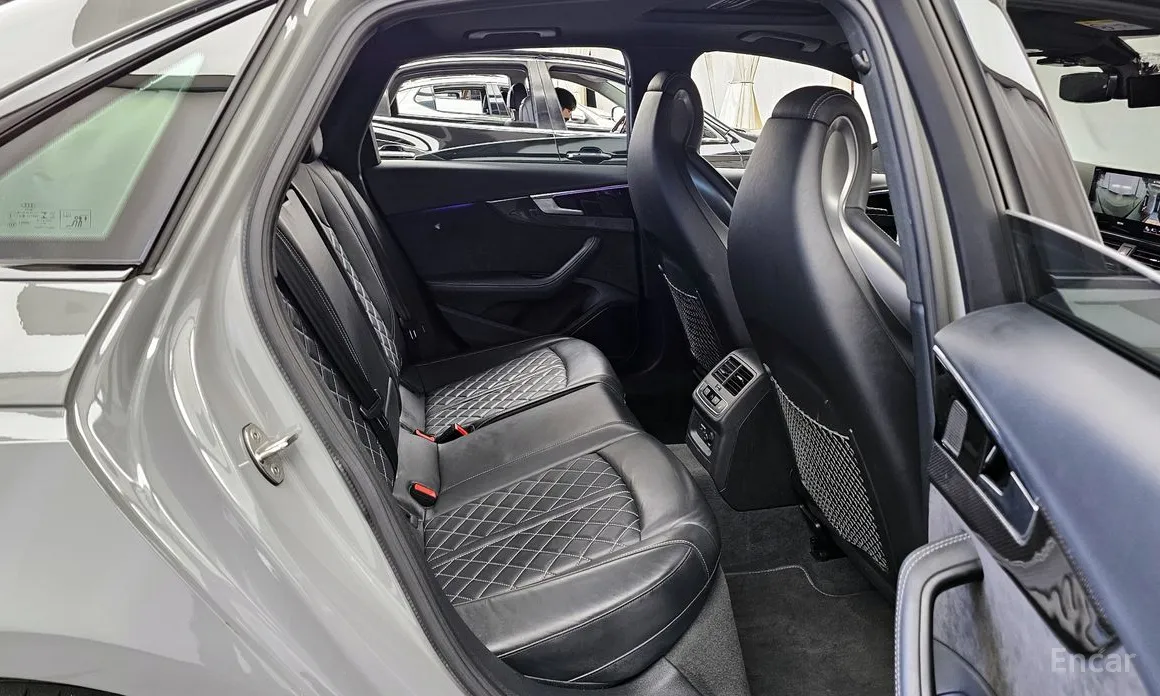 Фото 12 - Audi S4