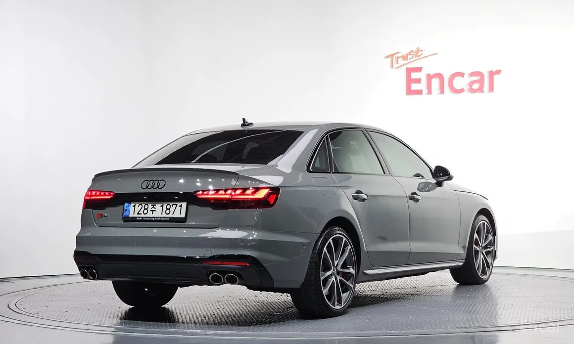 Фото 2 - Audi S4