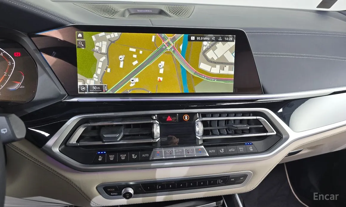 Фото 14 - BMW X7