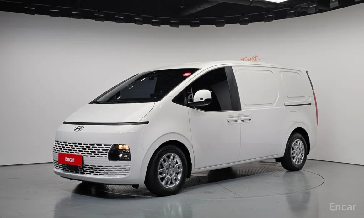 Фото 1 - Hyundai Staria