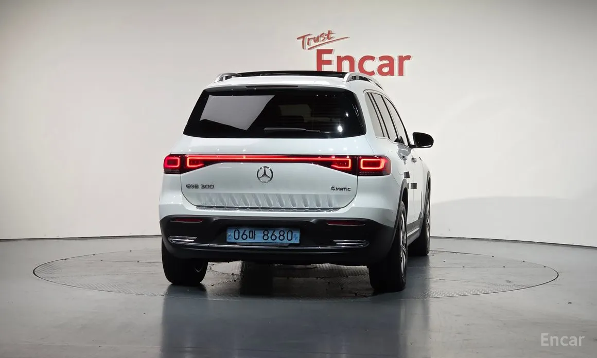 Фото 4 - Mercedes-Benz EQB