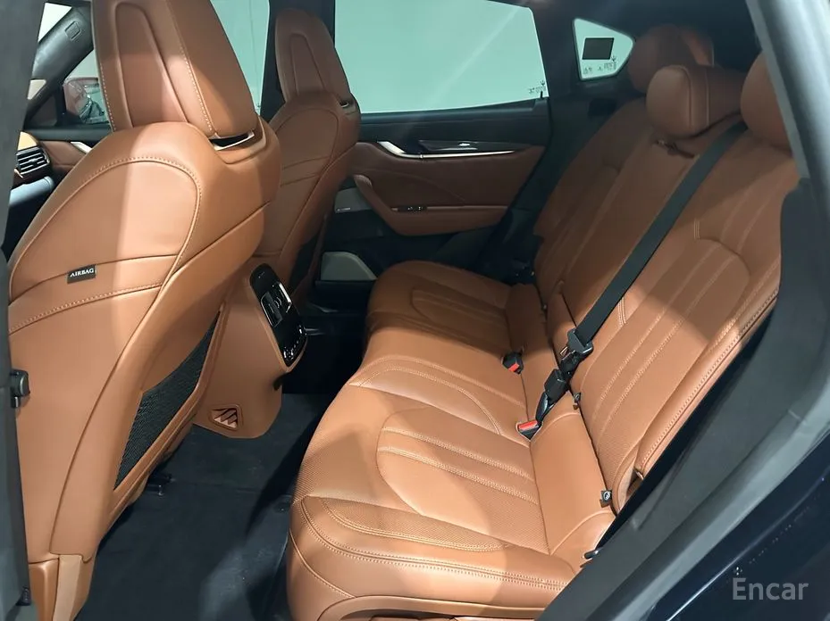 Фото 12 - Maserati Levante