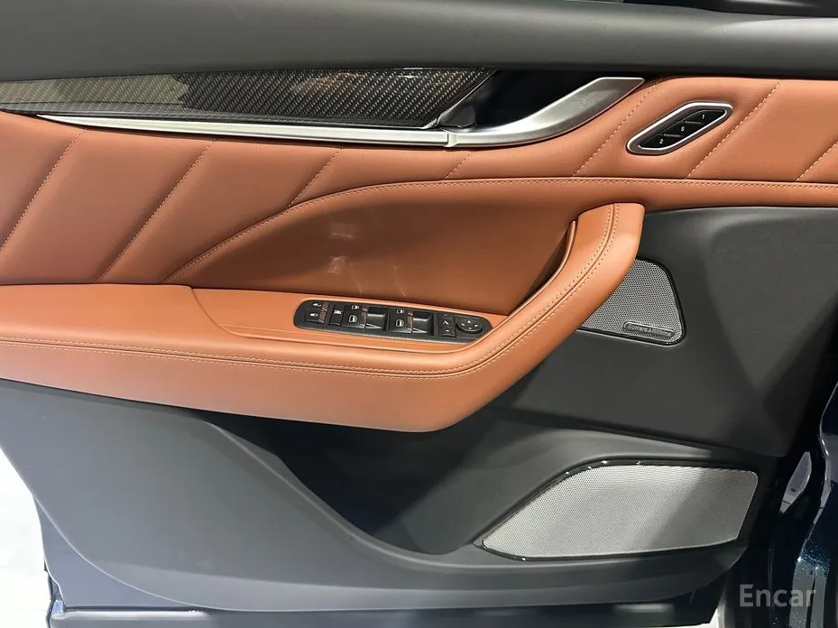 Фото 14 - Maserati Levante