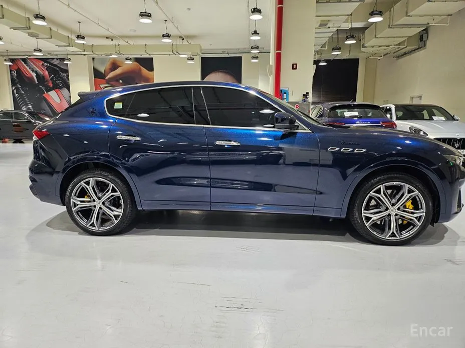 Фото 3 - Maserati Levante