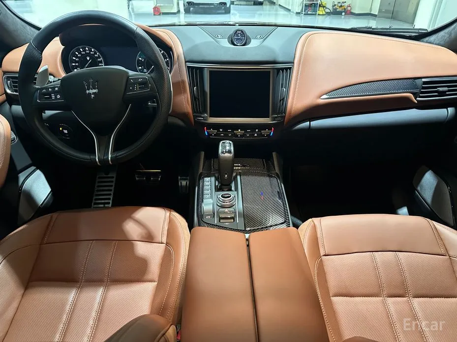 Фото 7 - Maserati Levante