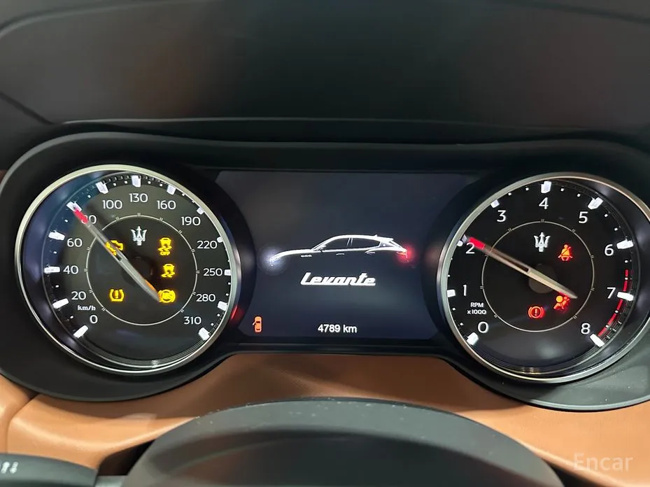 Фото 8 - Maserati Levante