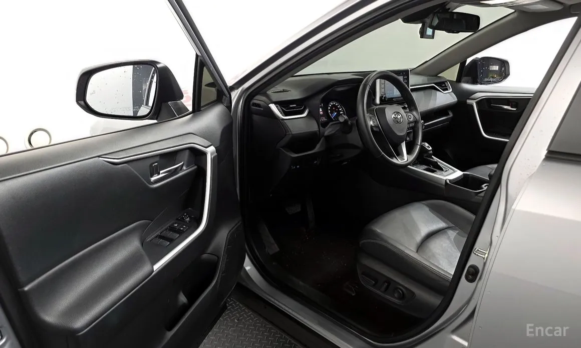 Фото 10 - Toyota RAV4