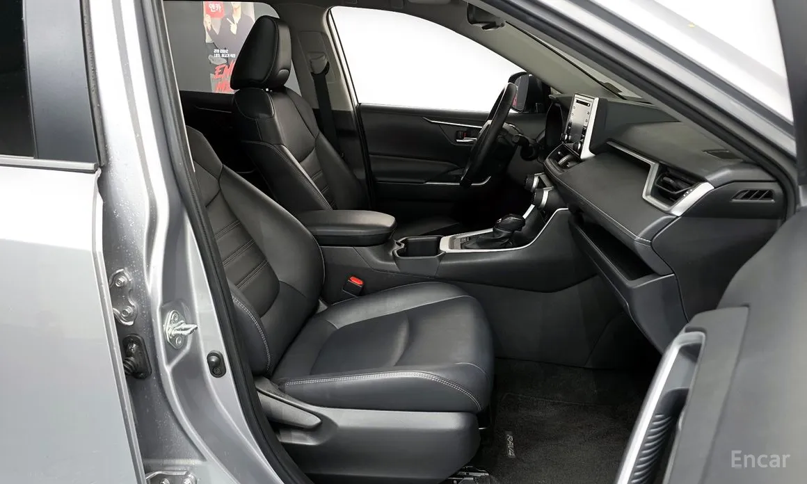 Фото 11 - Toyota RAV4